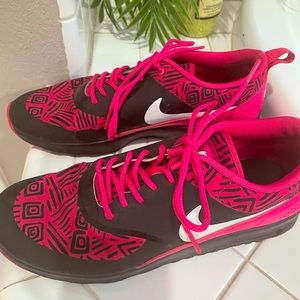 Very Cute Nike size 9.